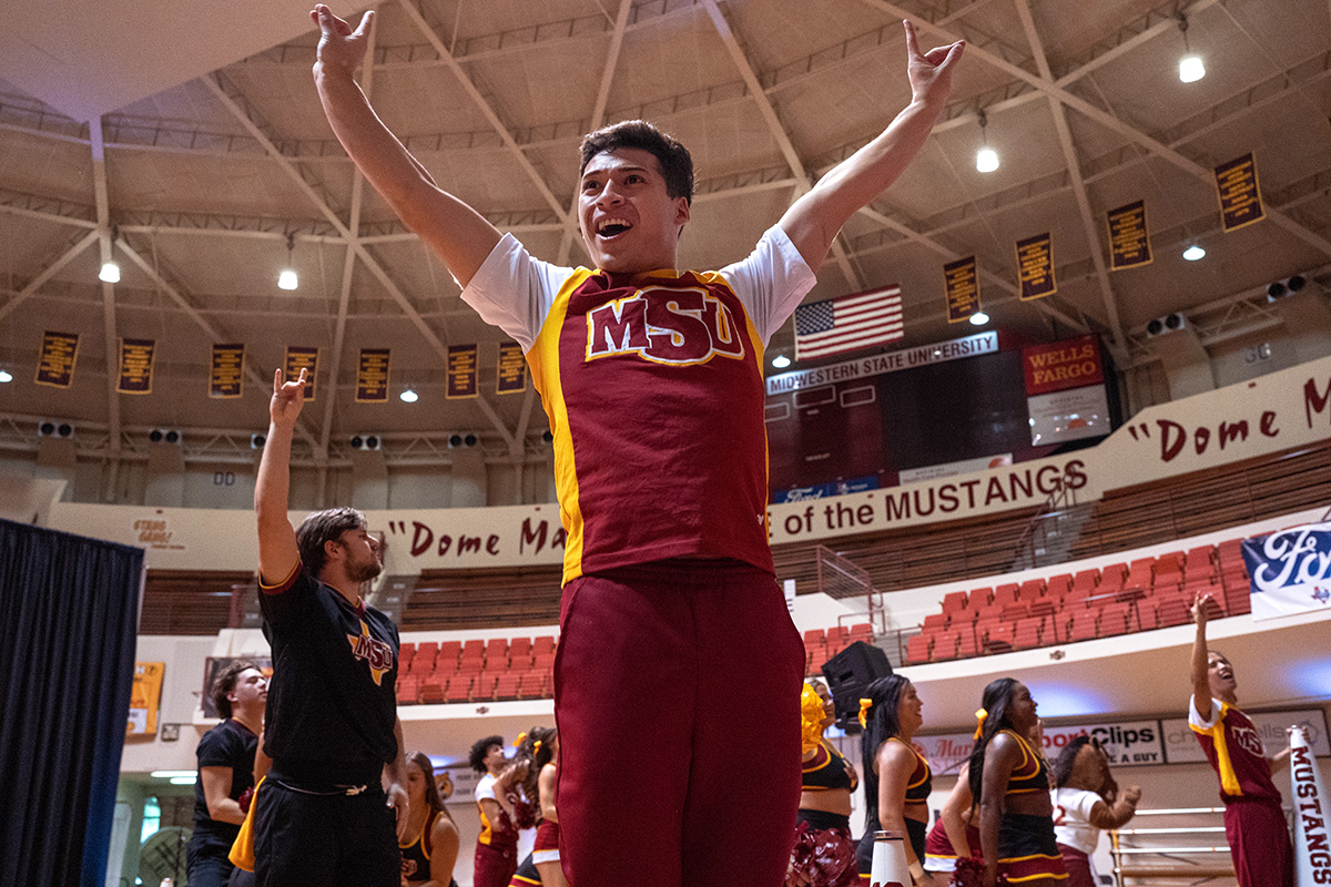 MSU Texas cheerleaders showing the crowd spirit during Mustangs Roundup